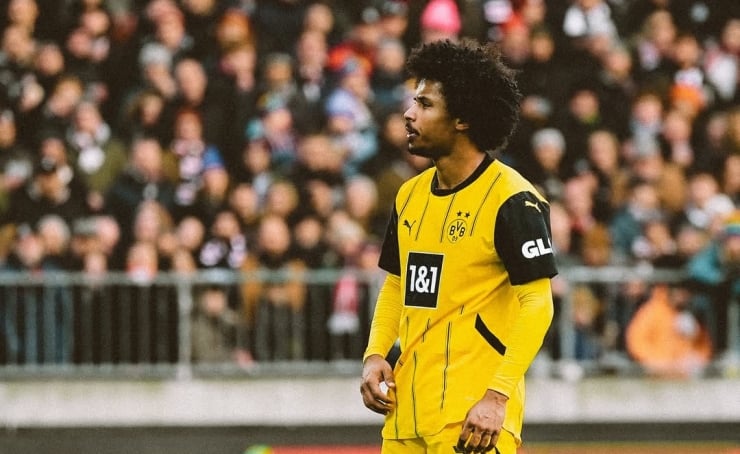 Borussia Dortmund futbolcusu Adeyemi'ye muşta ve elektroşok silahı taşımaktan 450 bin avro ceza