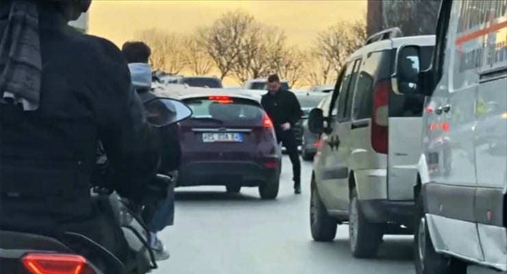 Yerlikaya: Saldırı için araçtan inen sürücüye 180 bin lira ceza vereceğiz - Diken