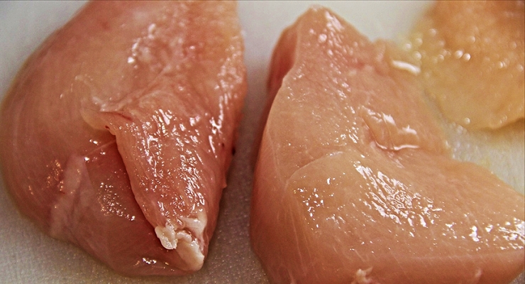 Marketten alınan tavuğu yiyen aile hastaneye kaldırıldı