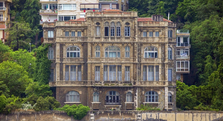 Boğaz kıyısındaki Zeki Paşa Yalısı satılık