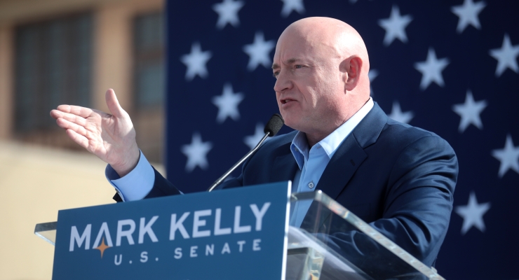 Askerleri 'Trump'a itaatsizliğe çağıran' senatöre soruşturma