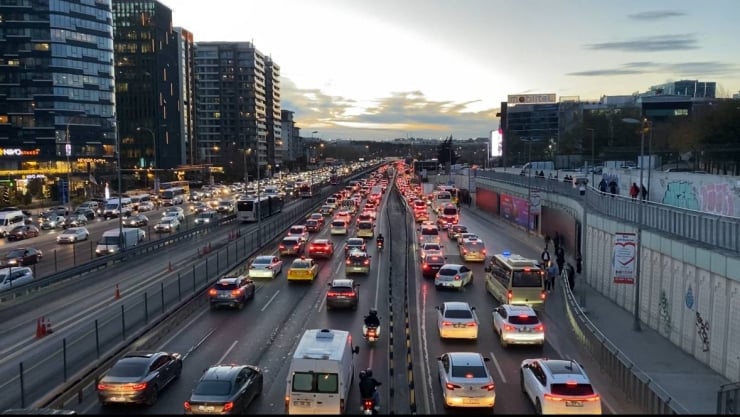 İstanbul'da trafik yoğunluğu yüzde 89