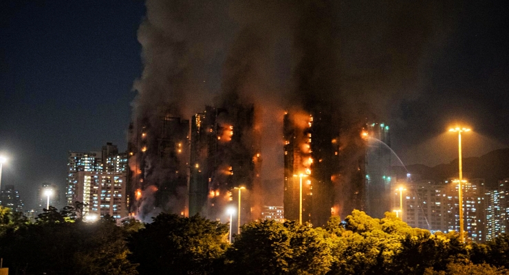 Hong Kong'da bir site yanıyor: En az 13 ölü