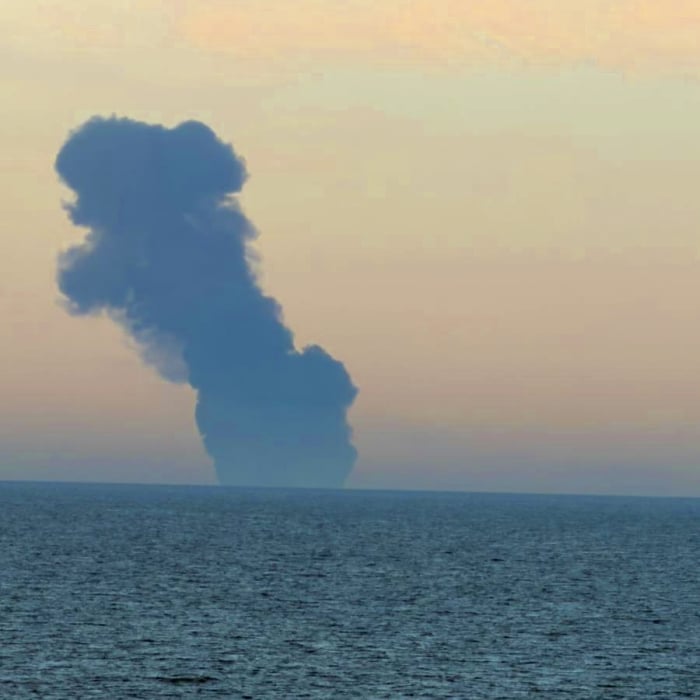 Hürmüz Boğazı'nda iki petrol tankeri patladı