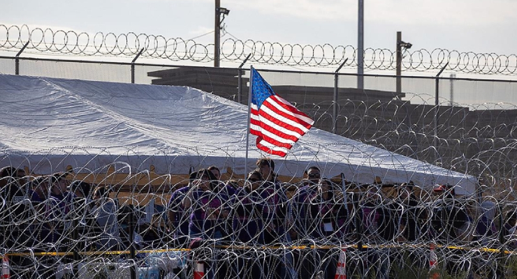 Biden döneminde ABD'ye kabul edilen tüm mültecilere inceleme