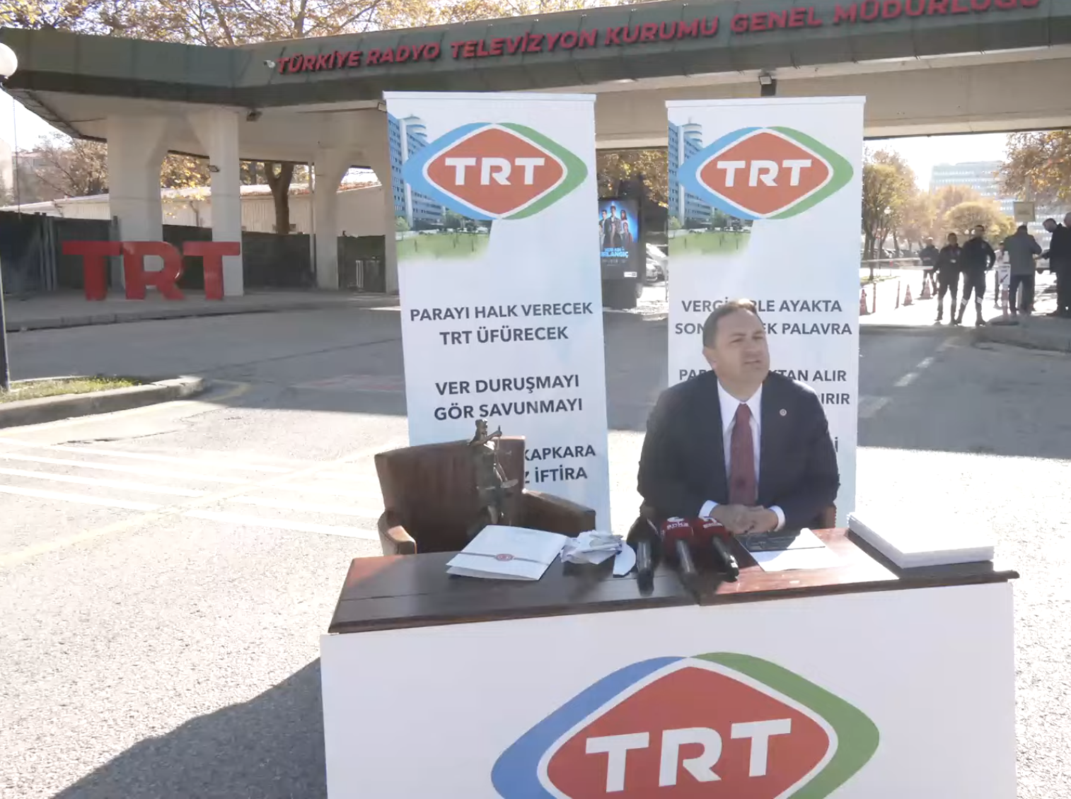 CHP'li vekil 'TRT'ye çıktı': Babamızın evinde dedemize küfrediliyor