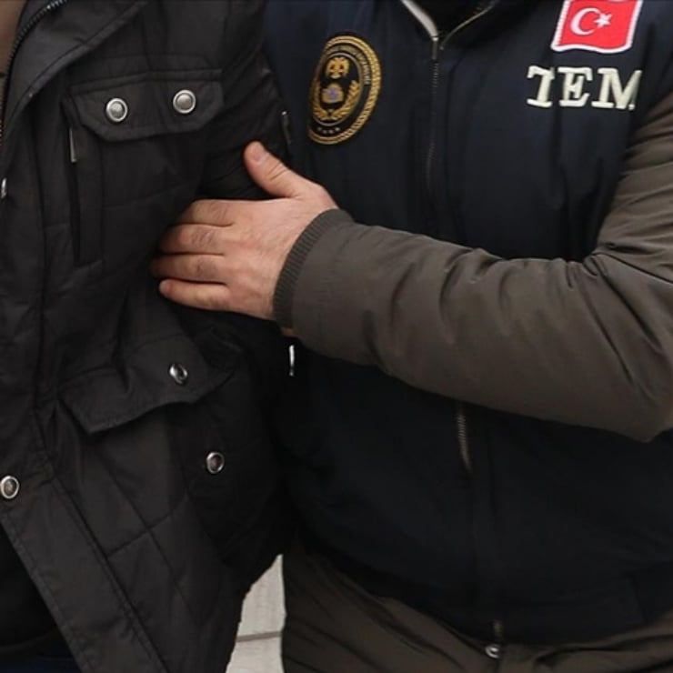 Diyarbakır'da PKK'lıların posterlerini asan dört kişiye gözaltı - Diken