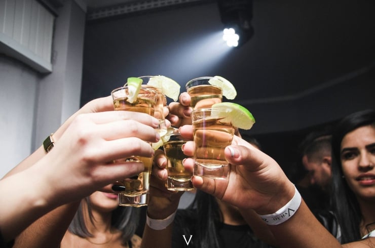 Suudi Arabistan'da Zengin Yabancılar İçin Sessiz İçki Satışı - Reform