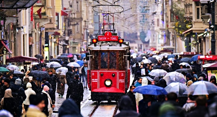 AKOM: İstanbul yarın yağışlı, sıcaklıklar düşecek