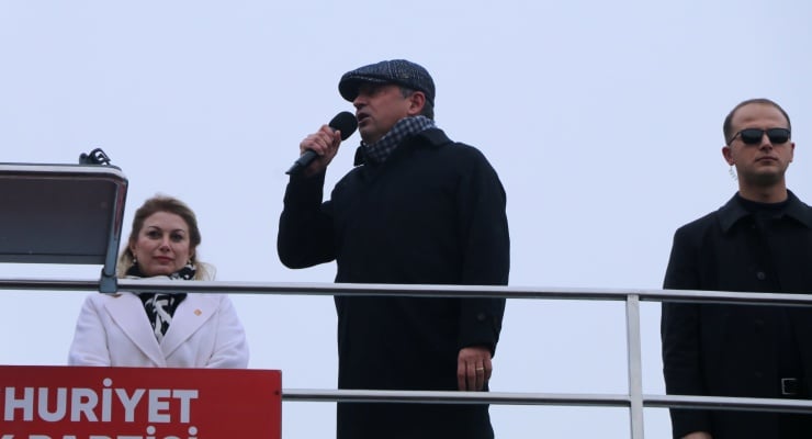 Yalım'ın gözaltı görüntüsü: Özel'den 'millet'e özür, iktidar medyasına lanet