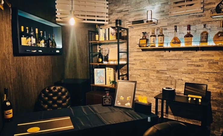 İstifanın Eşiğindekiler için Bar: İçki Bedava - Diken