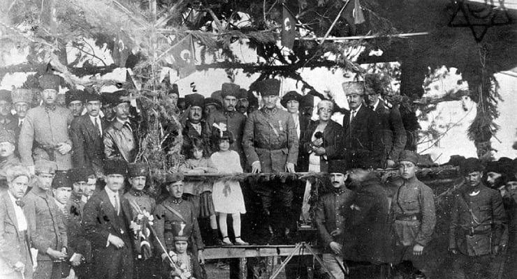 Atatürk'ün Az Bilinen Fotoğrafı Albümü Online Yayımlandı