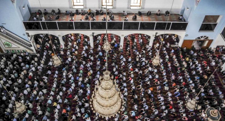 Üniversitede 'cuma namazına denk gelen ders'e itirazı