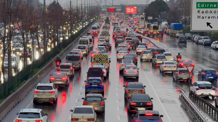 İstanbul'da trafik yoğunluğu yüzde 89