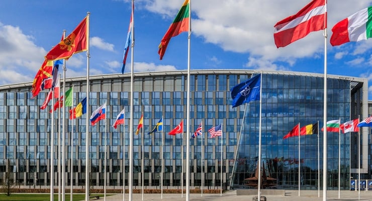 Almanya savunma bakanı: Türkiye'nin NATO için önemi daha da arttı