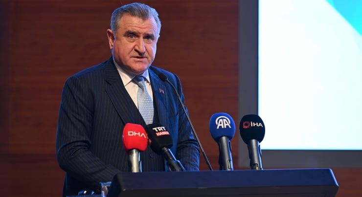 Gençlik bakanı: Sevgi bedava