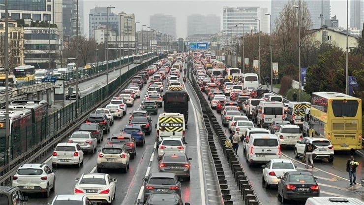 İstanbul'da trafik durma noktasına geldi