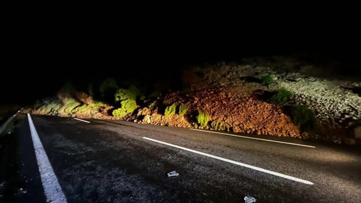 Toprak kayması: İstanbul-İzmir Otoyolu ulaşıma kapatıldı