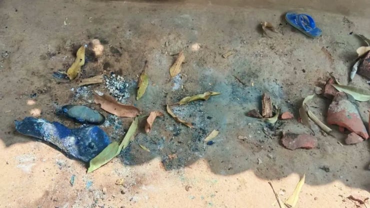 Büyücülük suçlaması: Anne ve bebeği yakılarak öldürüldü