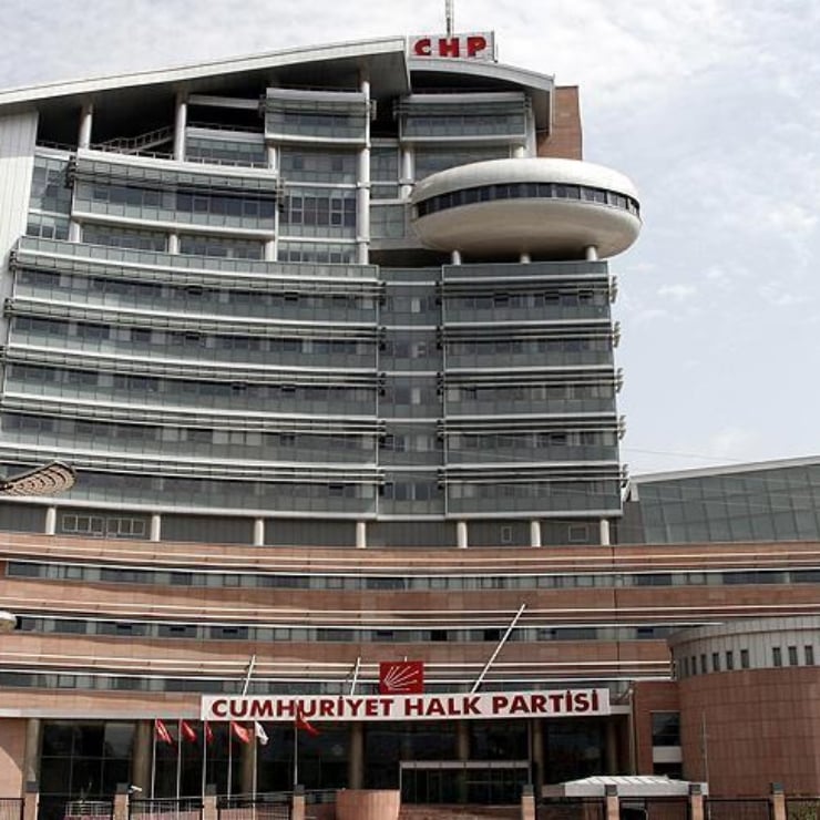 CHP'de yedi il başkanı görevden alındı