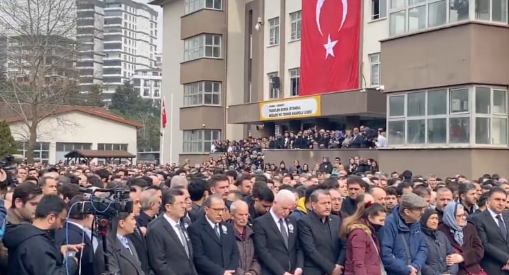 Bakan yardımcısı, öğretmenin öldürüldüğü lisede protesto edildi: Güvenlik yok