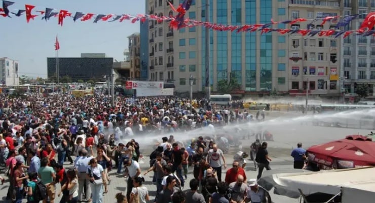 Gezi'deki 'duran adam' eylemleri: 19 kişi beraat etti