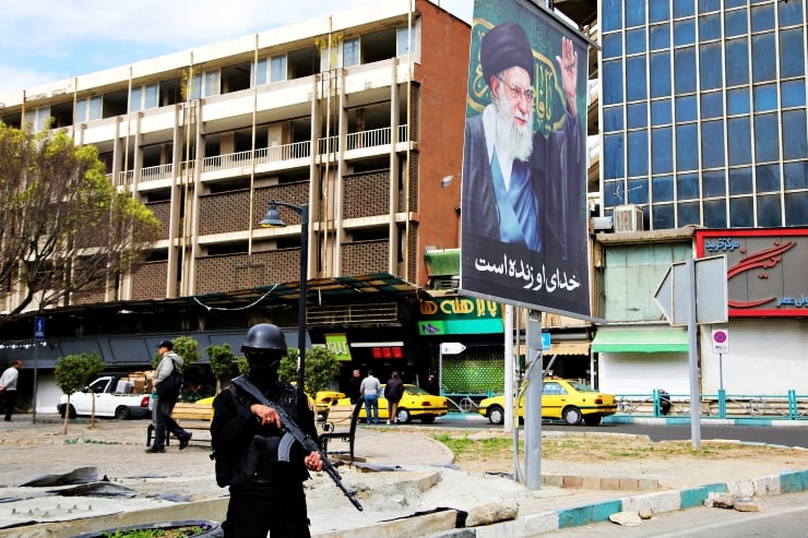 İran'da Hamaney'in cenaze töreni ertelendi