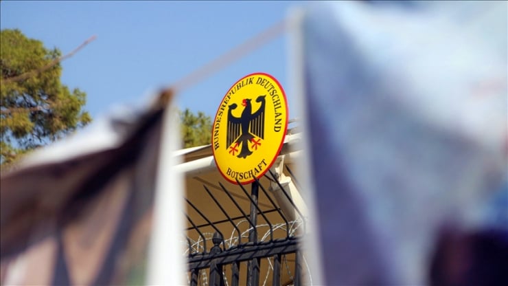 Almanya, Tahran'daki büyükelçilik personelini ülkeden çıkardı