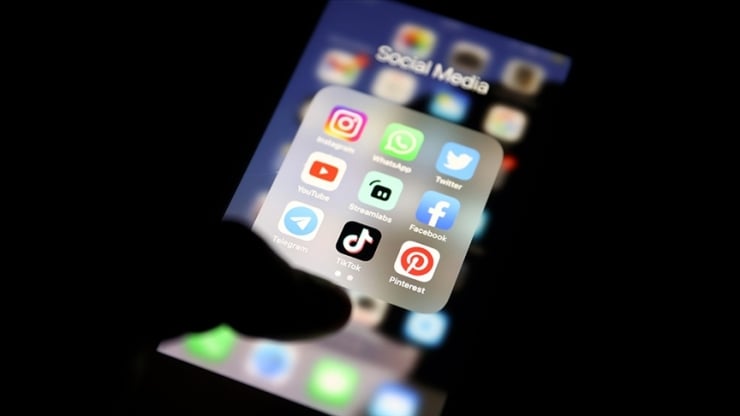 Fransız Senatosu, 15 yaş altına kısmi sosyal medya yasağını onayladı