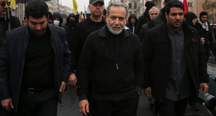 İran dışişleri bakanı: Trump eğlenmek istediği için insanlar ölüyor