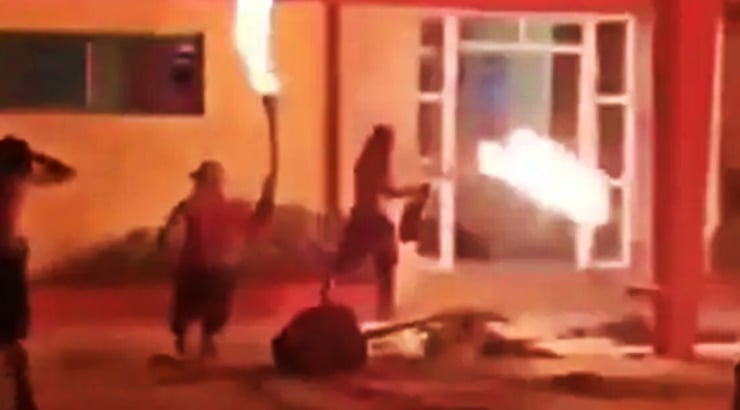 Küba'da elektrik 'isyan'ı: Komünist Parti ofisi yakıldı