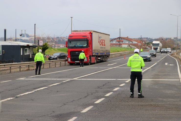 Tekirdağ'dan İstanbul yönüne giden ağır tonajlı araçlara yasak