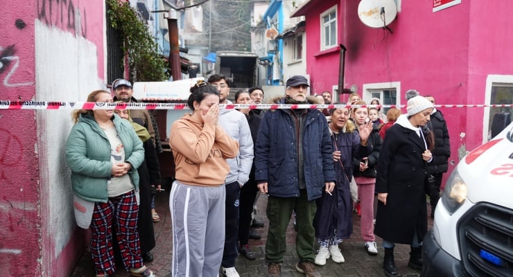 Fatih'te çöken iki bina: Bir kişi hayatını kaybetti, biriyse ağır yaralı