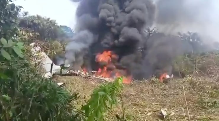 Kolombiya'da '110 kişiyi taşıyan' askeri uçak düştü