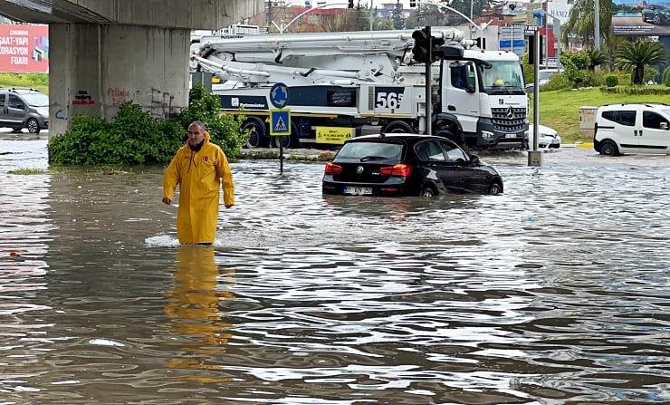 Meteoroloji 18 ili sarı kodla uyardı: Kar ve sağanak yağış geliyor