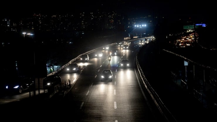 İran'a saldırı: Tahran ve Kerec'te bazı yerler elektriksiz kaldı