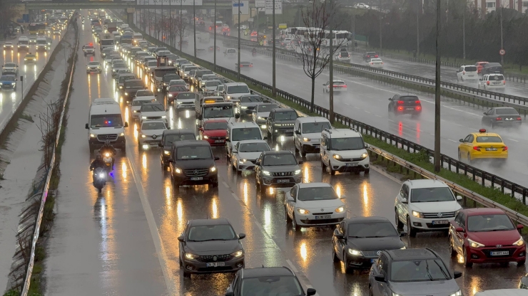 İstanbul'da trafik yoğunluğu yüzde 87