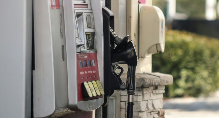 ABD'de benzin fiyatı 2022'den bu yana ilk kez 4 doların üzerine çıktı