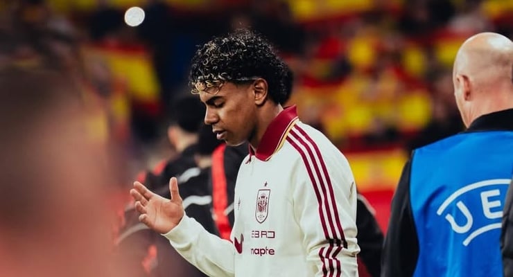 Lamine Yamal, 'Zıplamayan Müslüman' tezahüratına öfkeli