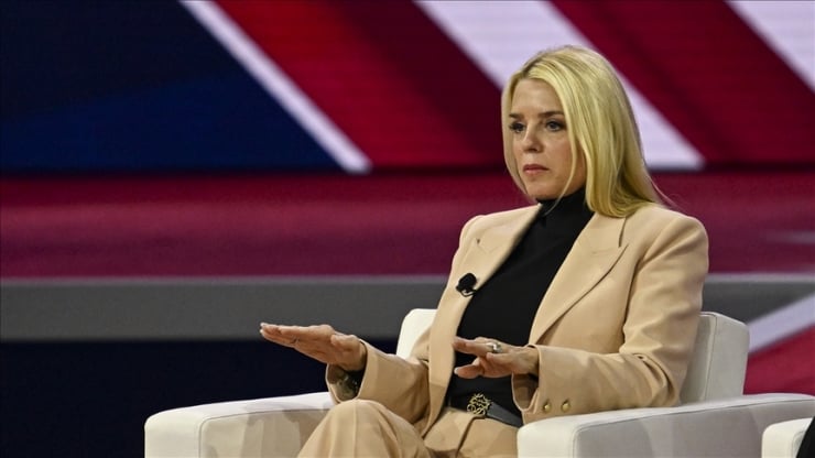 Trump, Adalet Bakanı Pam Bondi'yi görevden aldı