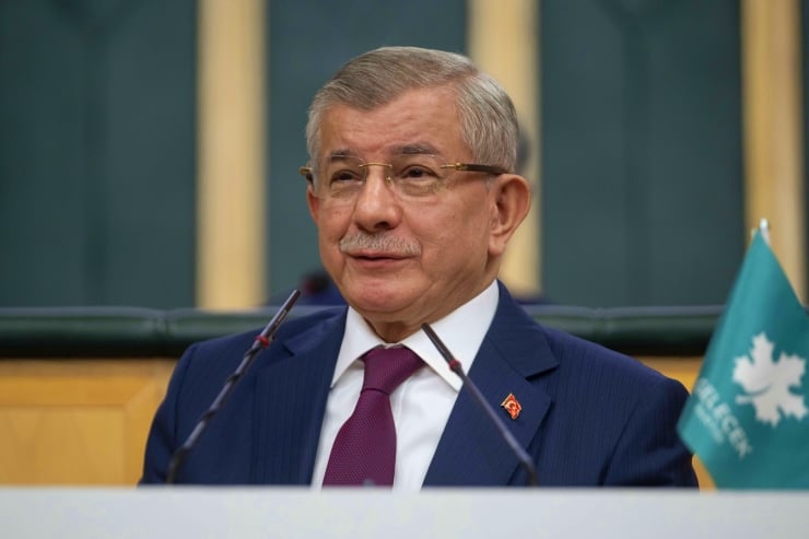 Davutoğlu: Birçok Ak Partili kardeşim kulağıma eğilip 'Reise destek ol' dedi