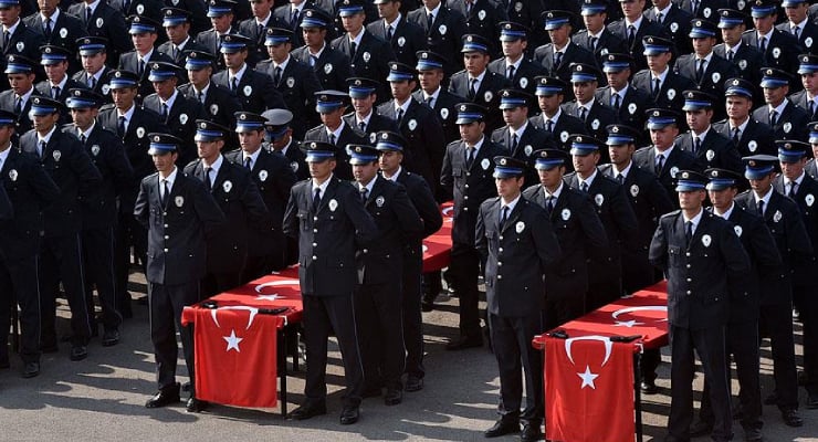 Resmi Gazete'de: 10 bin polis adayına erken mezuniyet