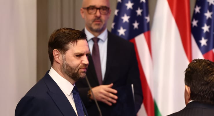 Trump, İran'la görüşecek ABD heyetine 'net kurallar' koymuş