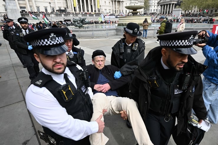 Londra'da 'Palestine Action' grubuna destek eyleminde 92 kişi gözaltına alındı