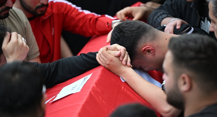 Kahramanmaraş'ta öldürülen öğretmen ve öğrenciler, gözyaşlarıyla uğurlandı