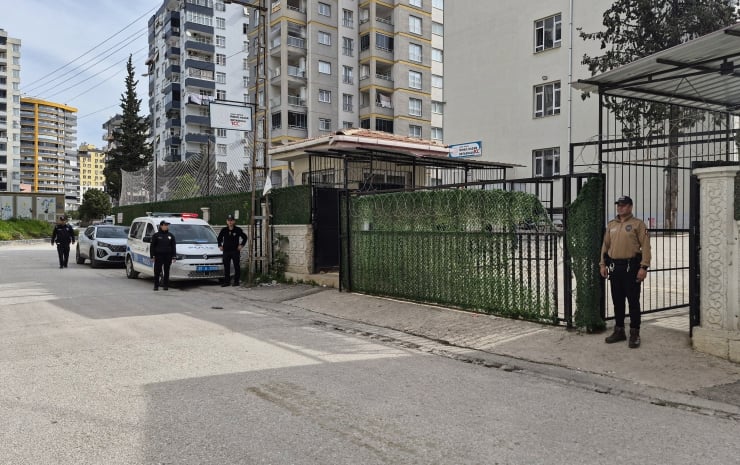 Her okulun önüne iki polis görevlendirildi