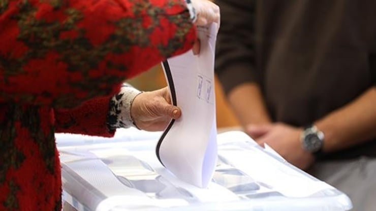 Son beş yılda sekizinci seçim: Bulgaristan yarın sandığa gidiyor