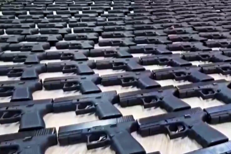 İki ilde 1107 tabanca ve binlerce parçaya el konuldu