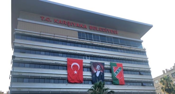 Karşıyaka Belediyesi memurları iş bıraktı