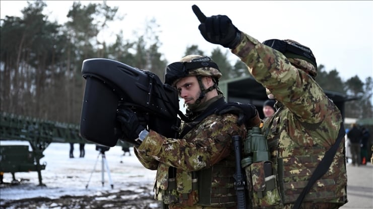 Hollanda Savunma Bakanlığı'na, 'göçmen kökenli askerlere ırkçılık' suçlaması